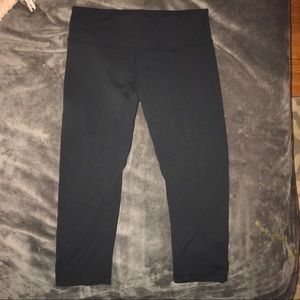 Black cropped lululemon leggings